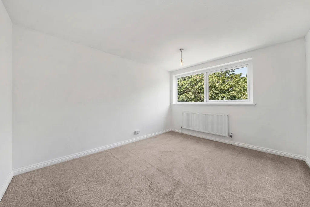 Trafalgar Drive, Walton-On-Thames KT12 1NZ, photo 7