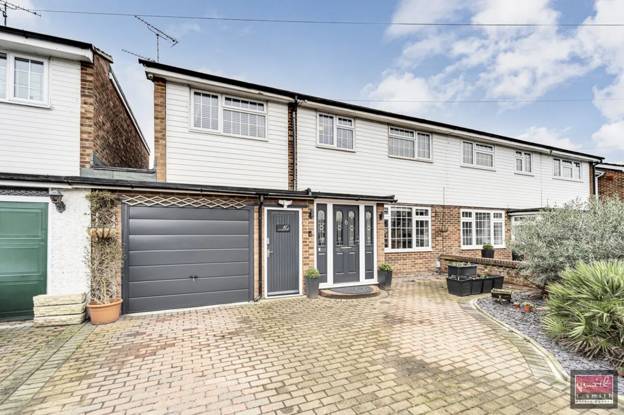 4 bed house for sale, Benen-stock Road, Stanwell Moor