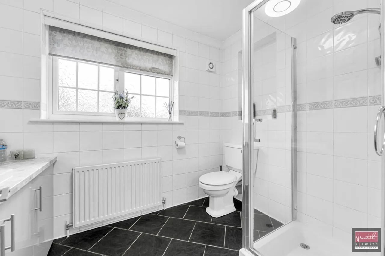 Benen-stock Road, Stanwell Moor, photo 10