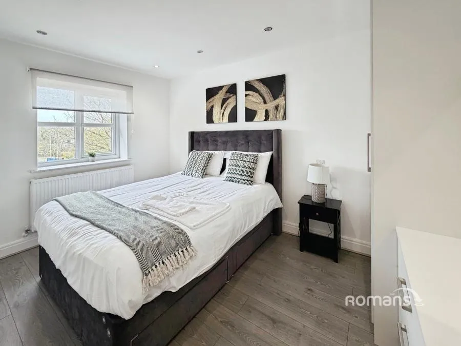 Crescent Drive, Aldershot, GU12, photo 6