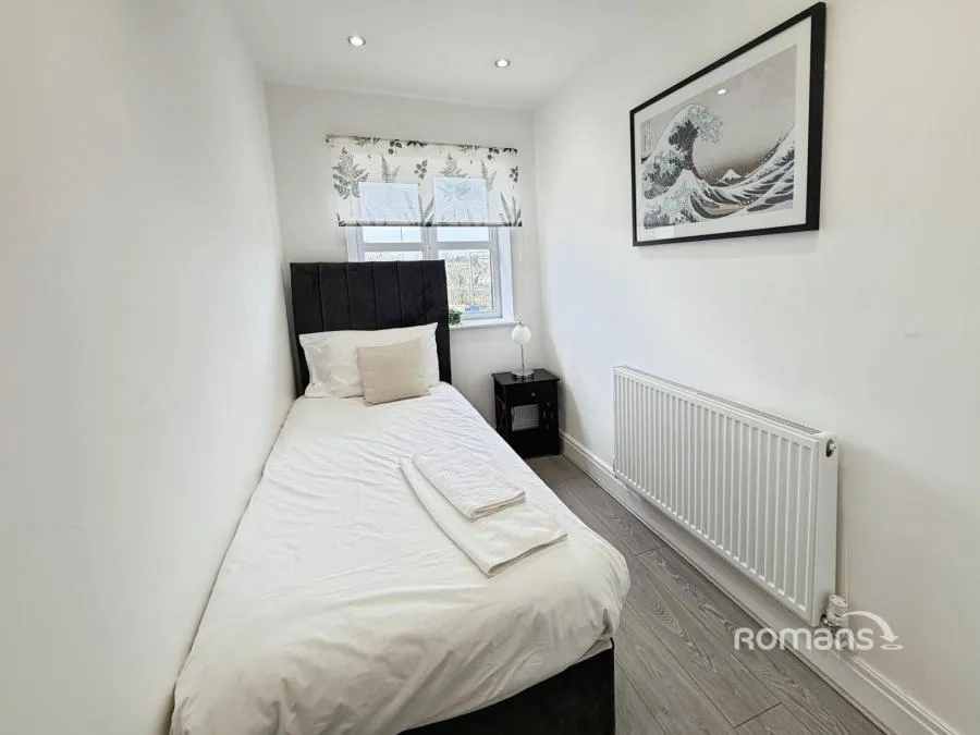 Crescent Drive, Aldershot, GU12, photo 9