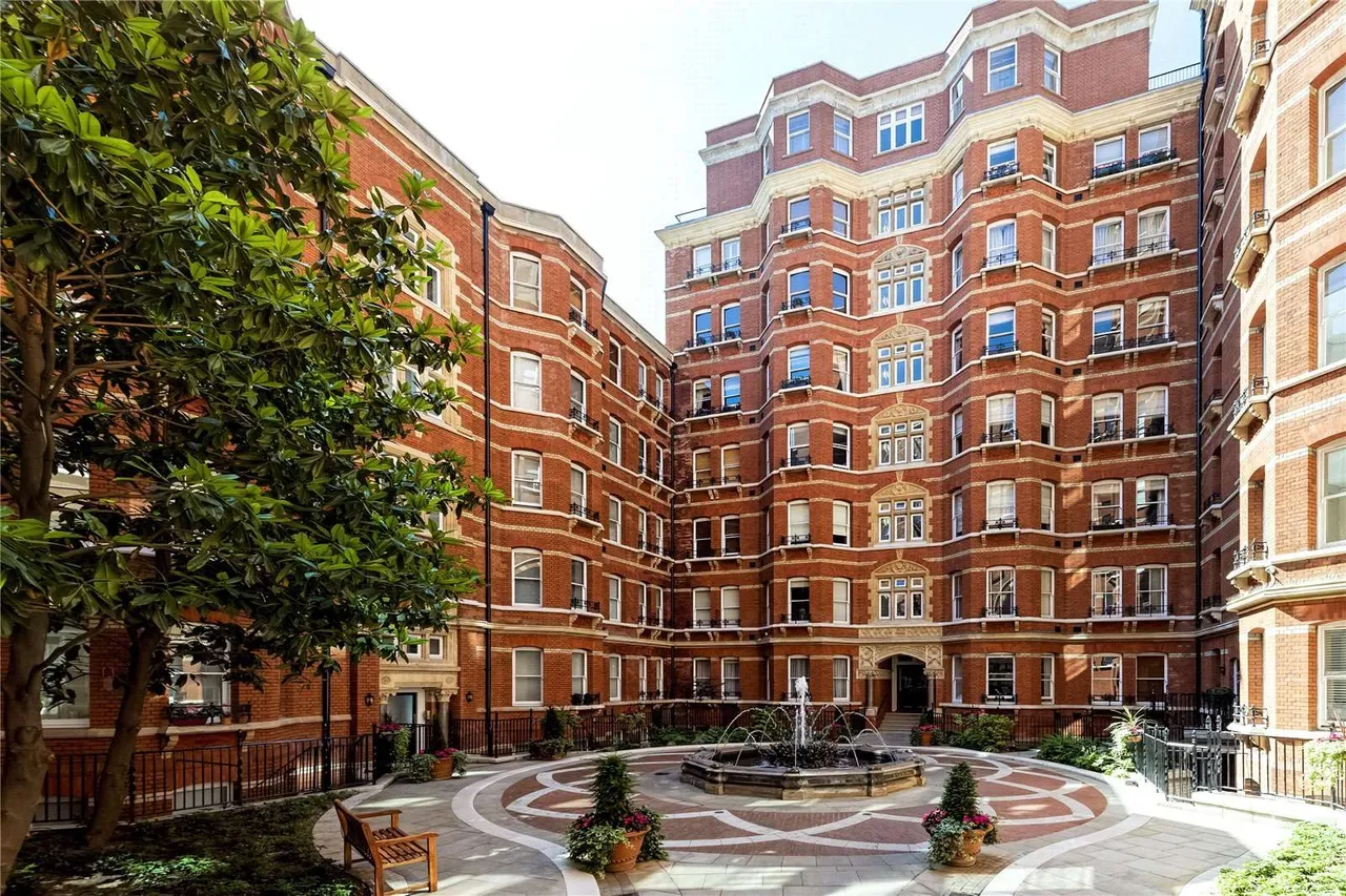 3 bed flat for sale — Artillery Mansions, Victoria Street, Westminster, London, SW1H 0HY
