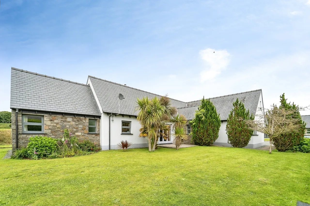 3 bed house for sale, Eastmoor Park, Cuffern, SA62