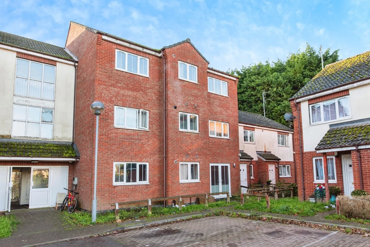1 bed flat for sale — Ayscough Avenue, Spalding