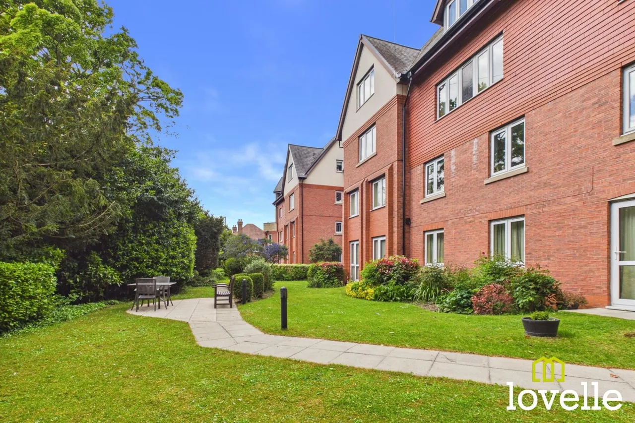 2 bed flat for sale, Newgate Street, Shardeloes Court, HU16