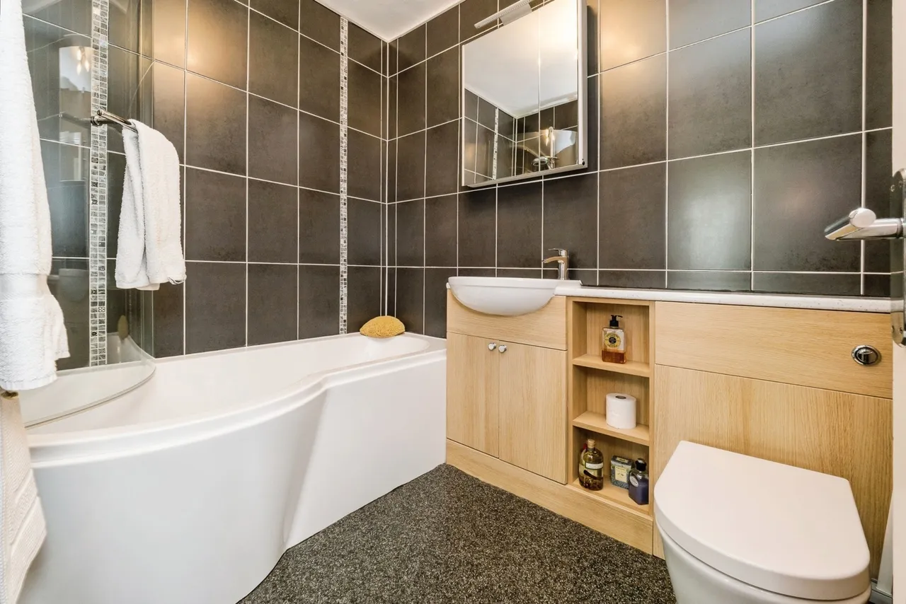 Slewins Close, Hornchurch, RM11, photo 4