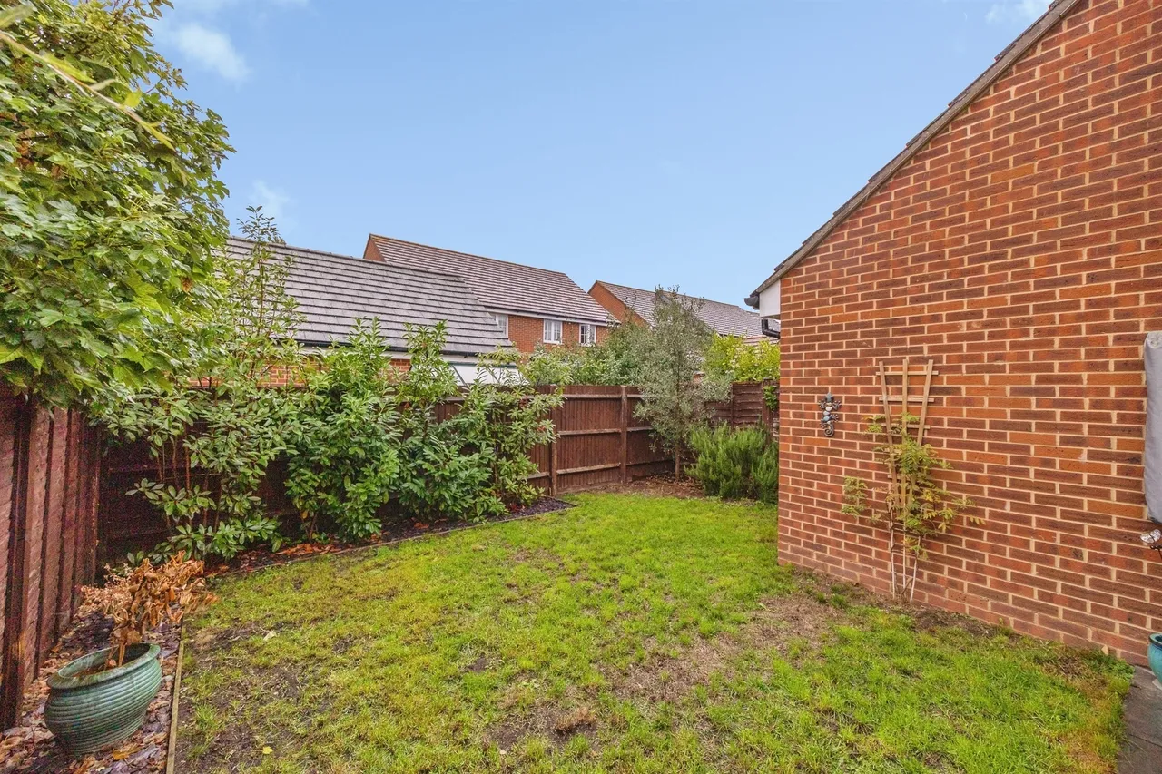 Iris Close, Havant, PO9, photo 20