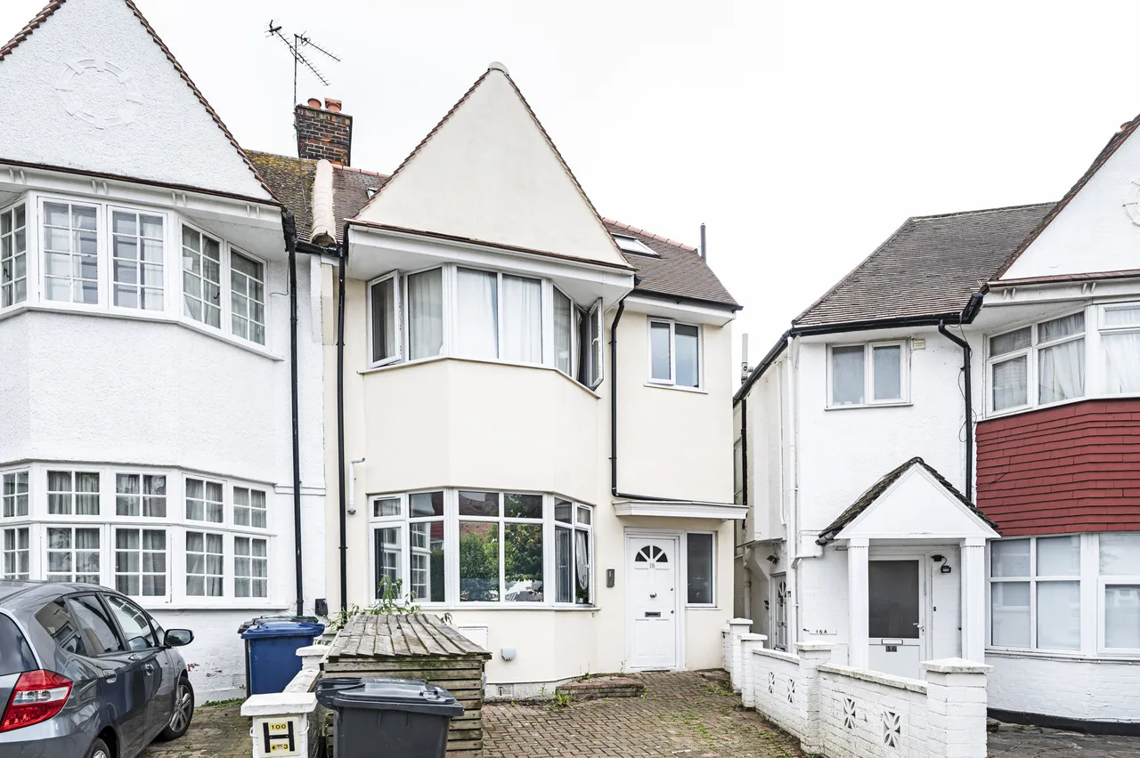 Flat 2, 18 Clifton Gardens, London, photo 6