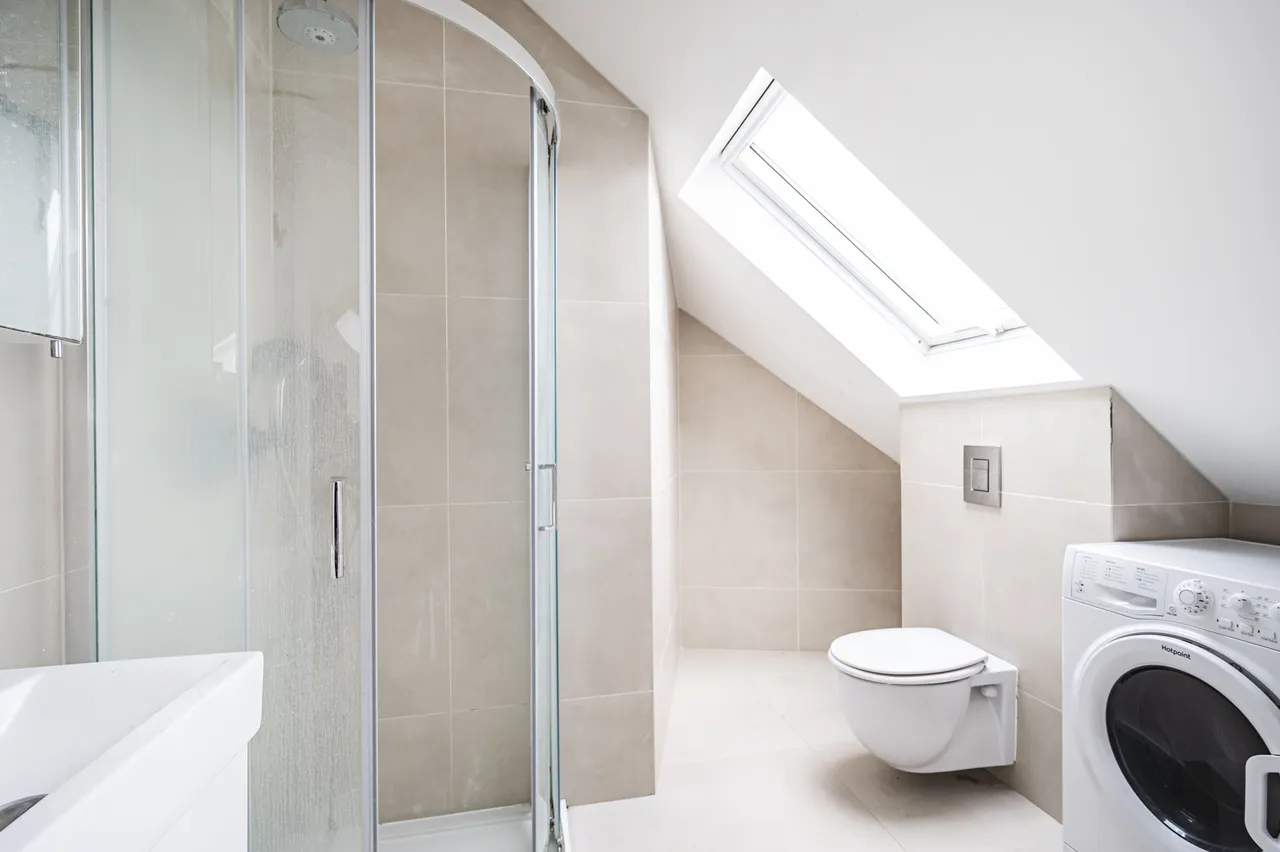 Flat 2, 18 Clifton Gardens, London, photo 4