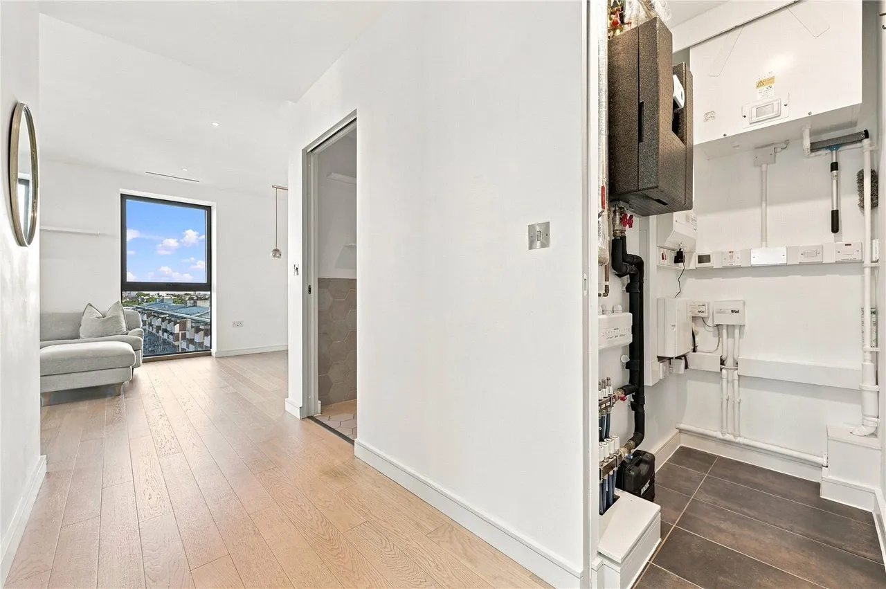 Downs Road, London, E5, photo 12