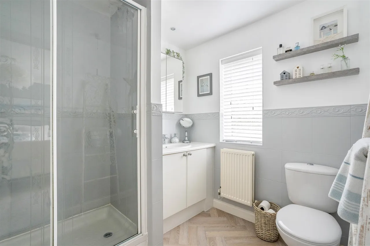 Castell Close, Hilperton, BA14, photo 8
