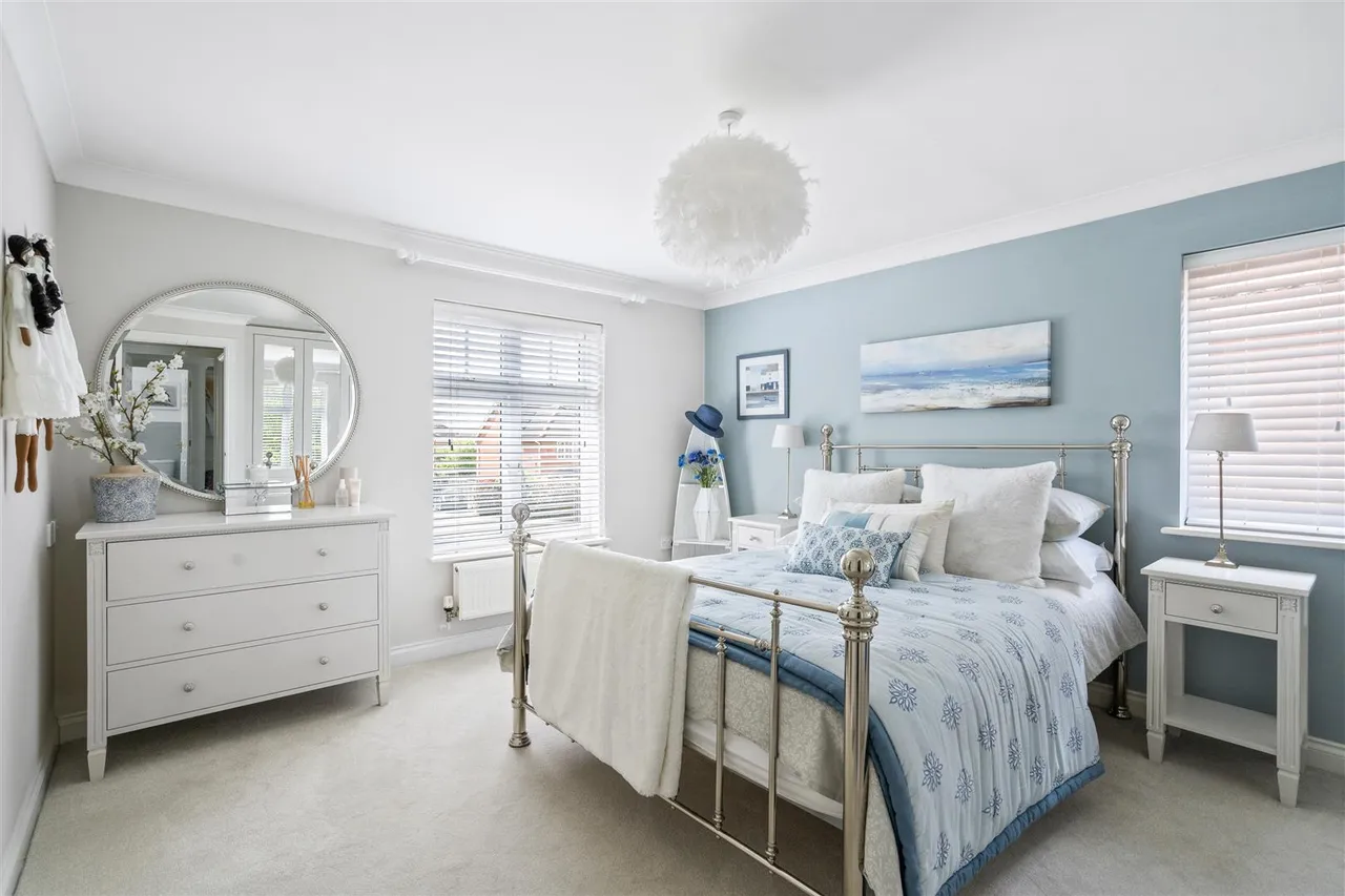 Castell Close, Hilperton, BA14, photo 7