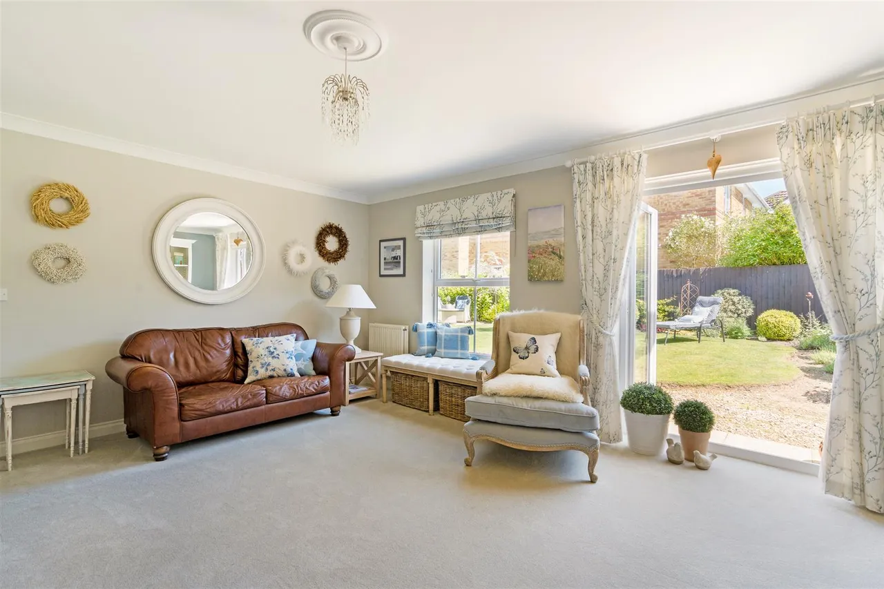 Castell Close, Hilperton, BA14, photo 5