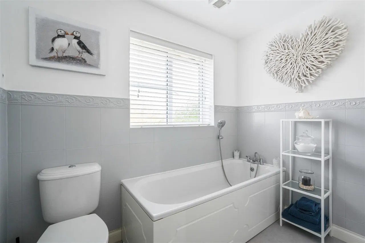 Castell Close, Hilperton, BA14, photo 13