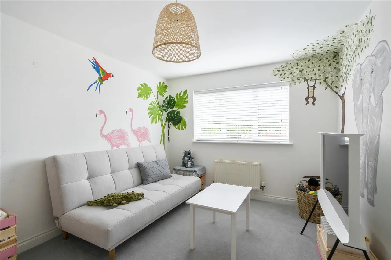 Castell Close, Hilperton, BA14, photo 11