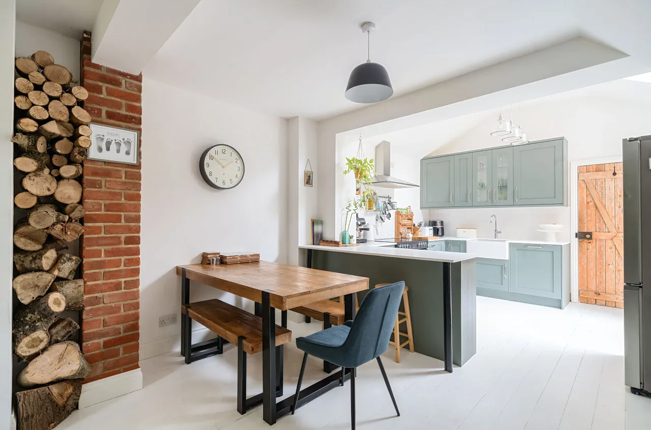 Moors Close, Colden Common, SO21, photo 4