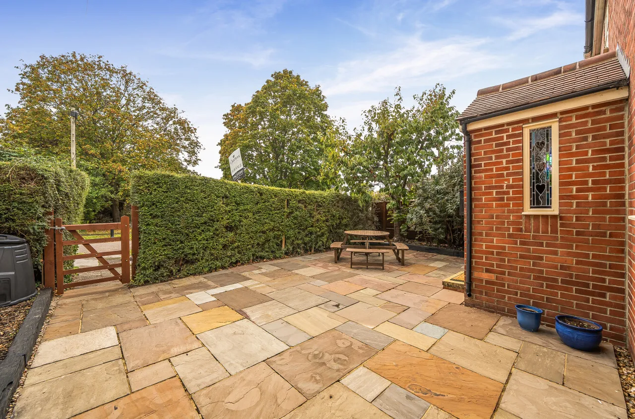 Moors Close, Colden Common, SO21, photo 13