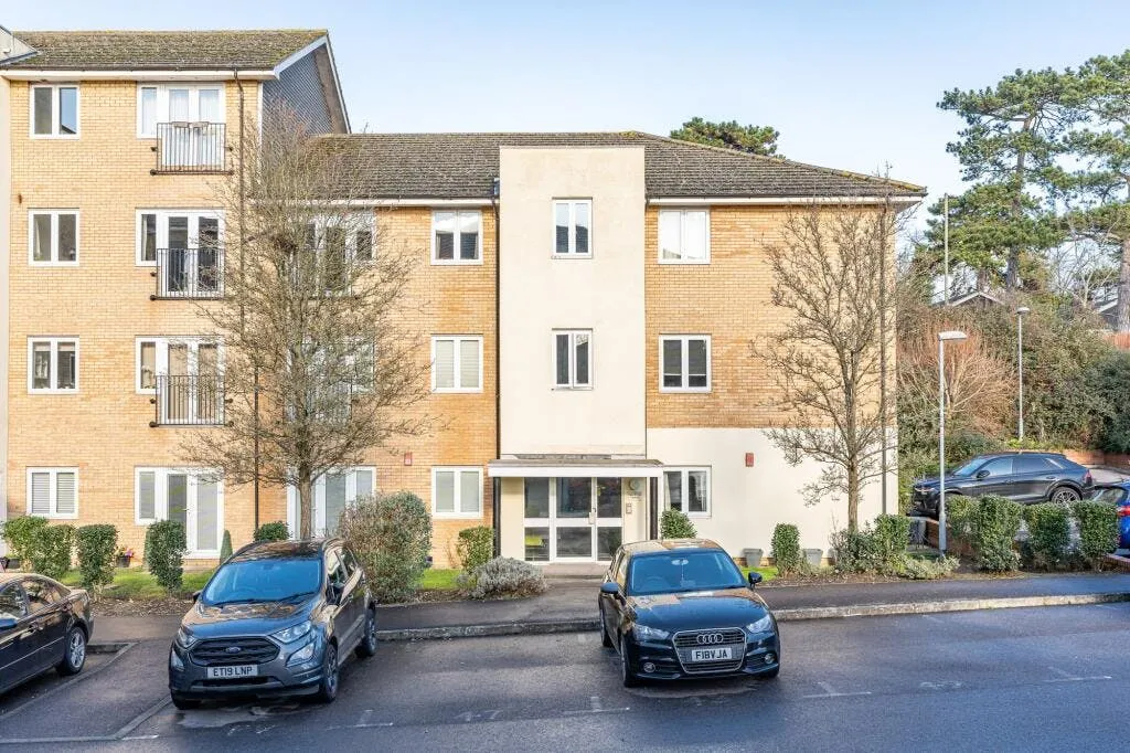 2 bed flat for sale — Waterfall Close, Hoddesdon, EN11