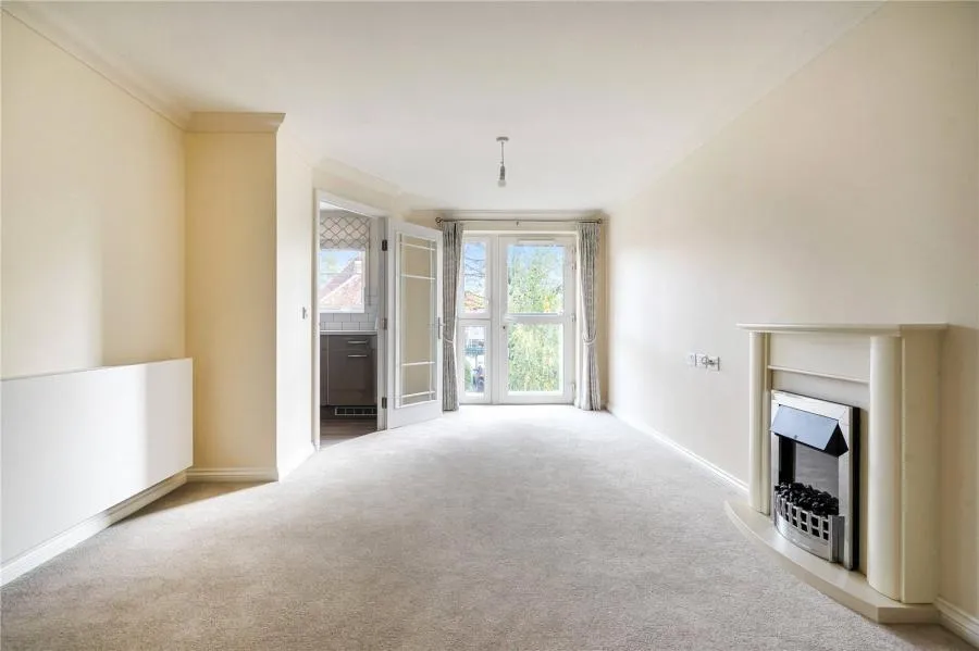 1 bed flat for sale, Chiltern Lodge, Princes Risborough, HP27