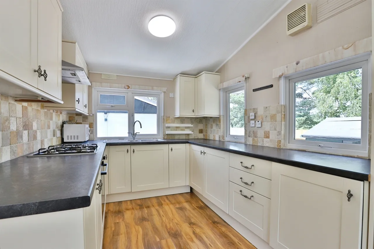 Matchams Lane, Hurn, BH23, photo 5