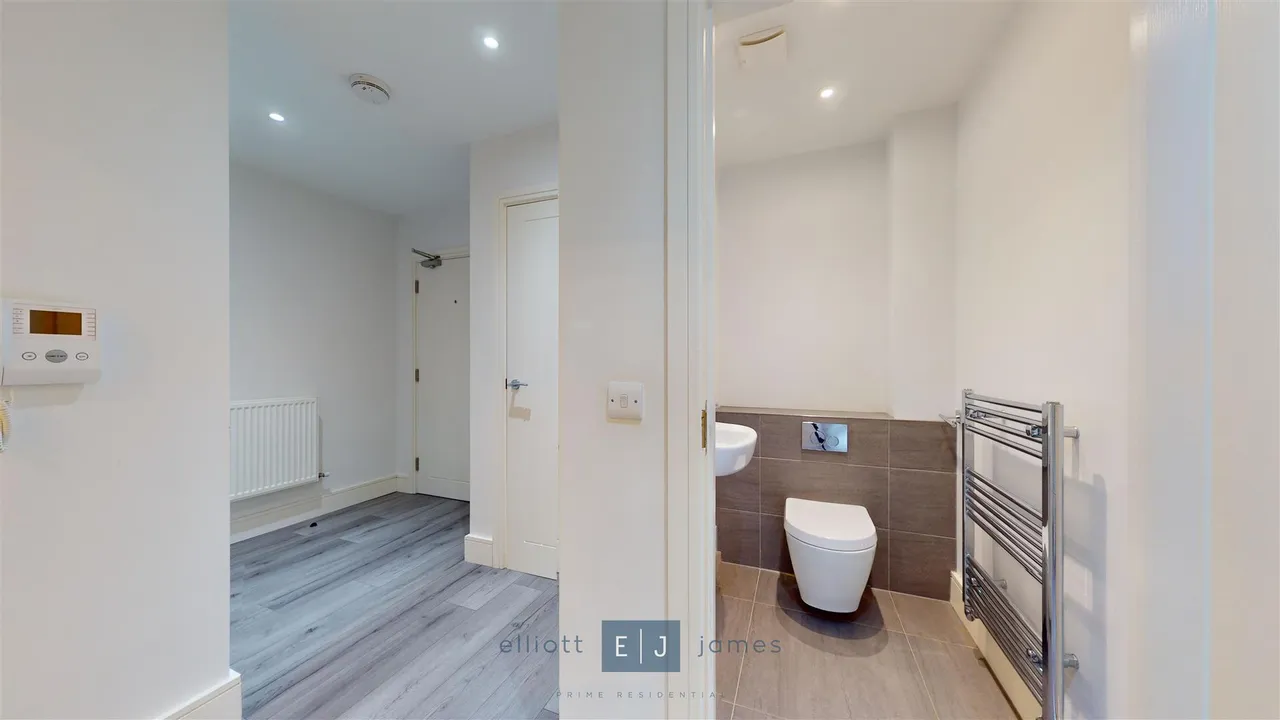 High Road, Loughton, IG10, photo 9