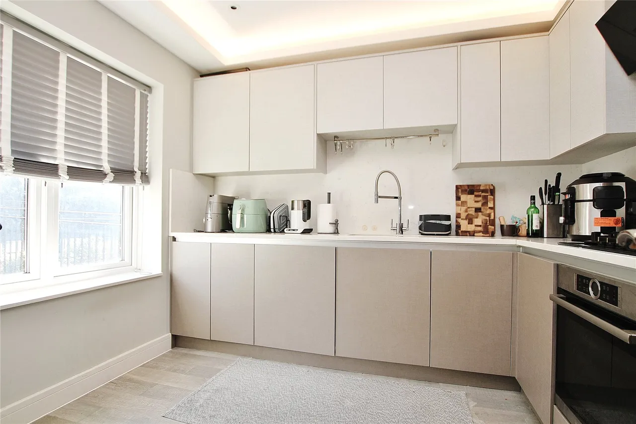 Forbury Close, Knaphill, GU21, photo 2
