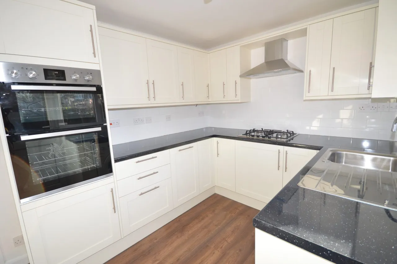 Rothschild Avenue, Aston Clinton, HP22, photo 3