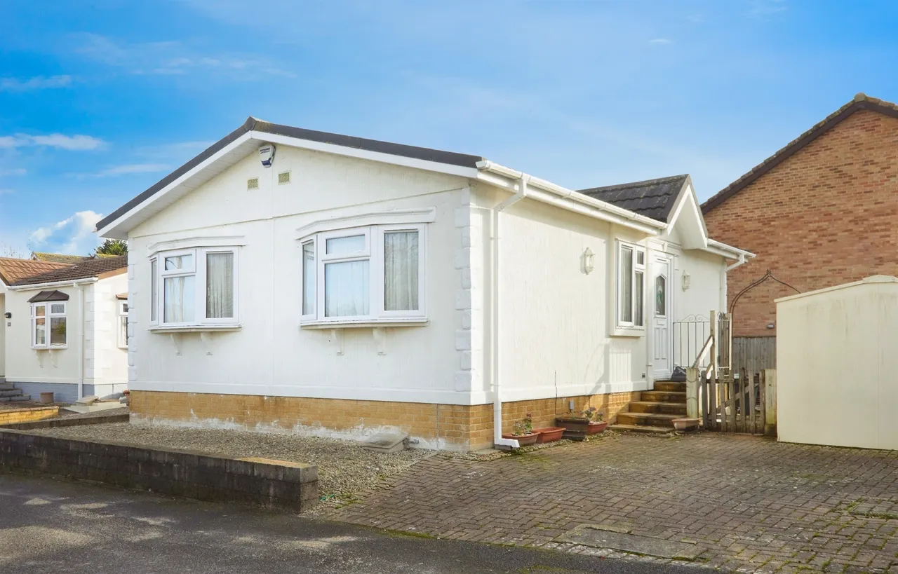2 bed park home for sale — Beverley Hills Park, Amesbury, Salisbury