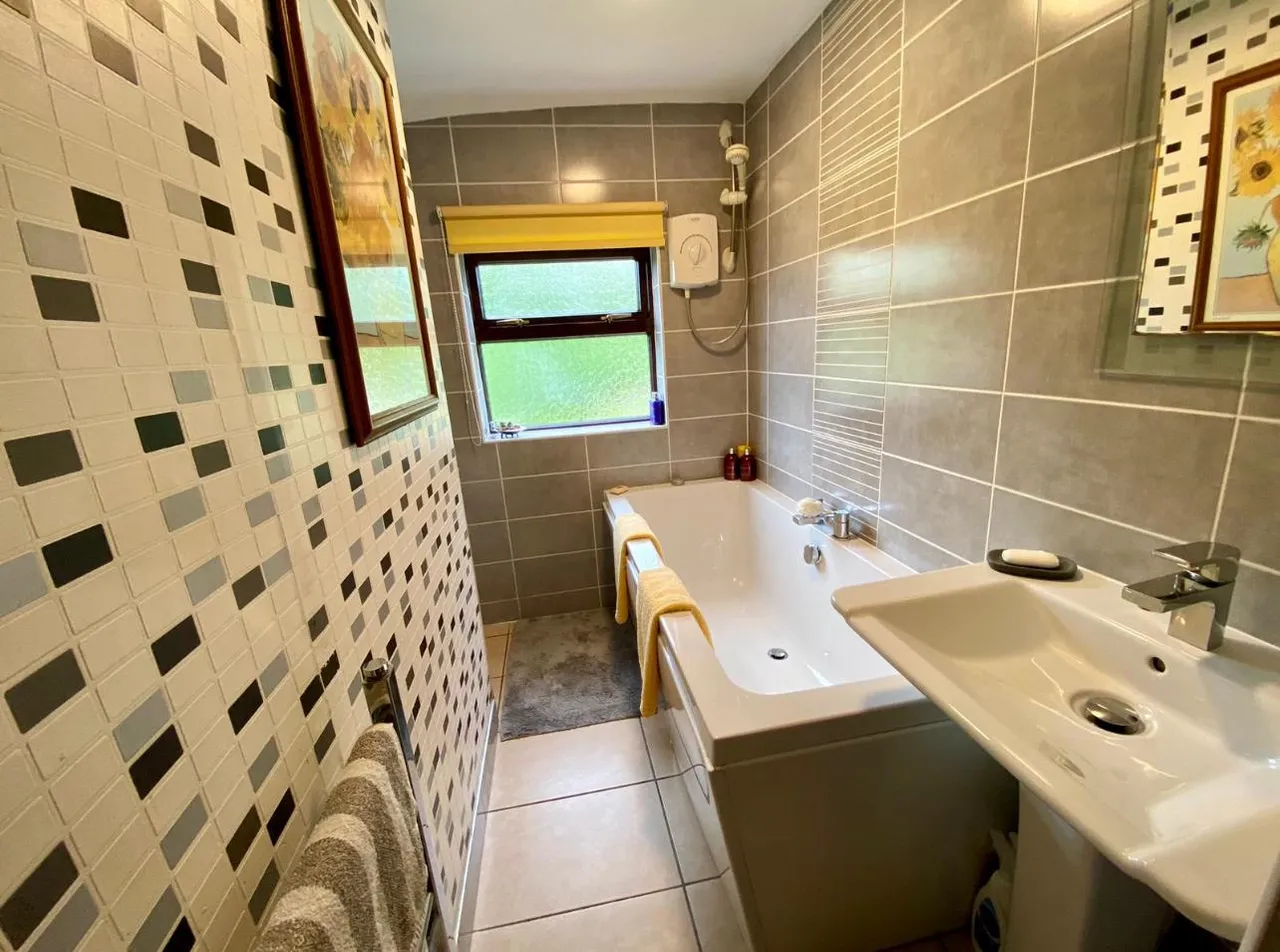 Bamford Road, Heywood, OL10, photo 17