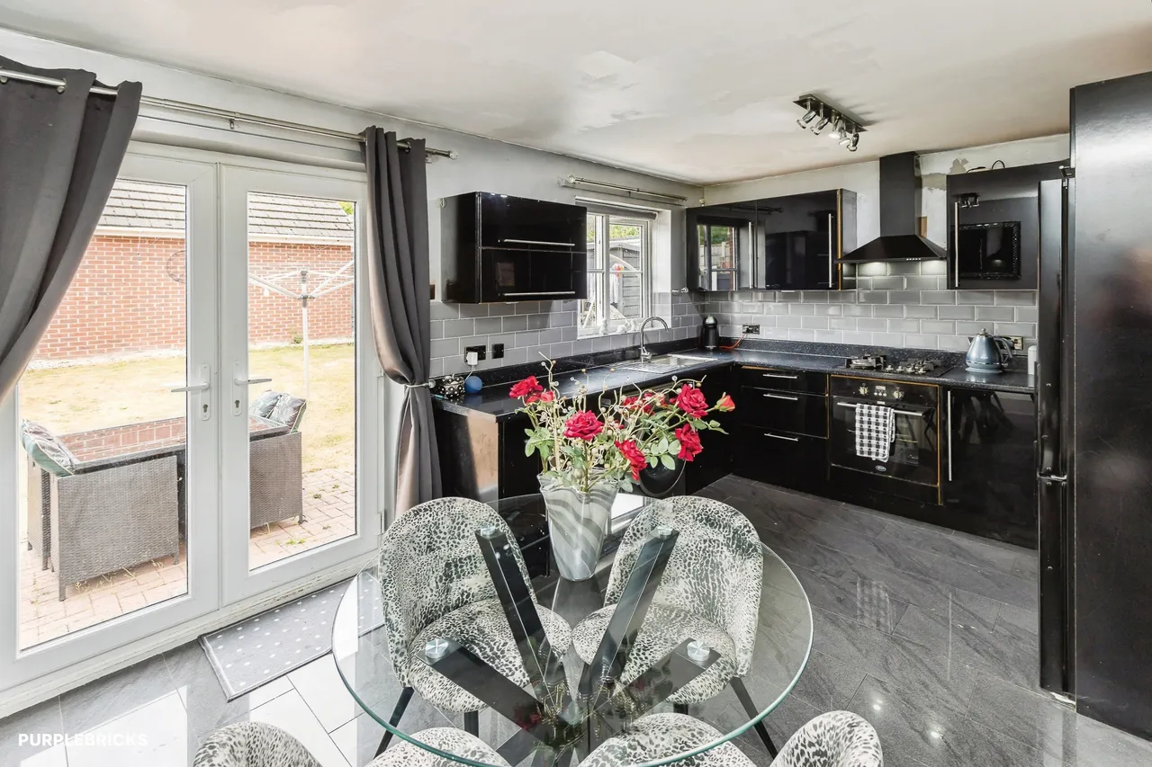 London Road, Flint, CH6, photo 6