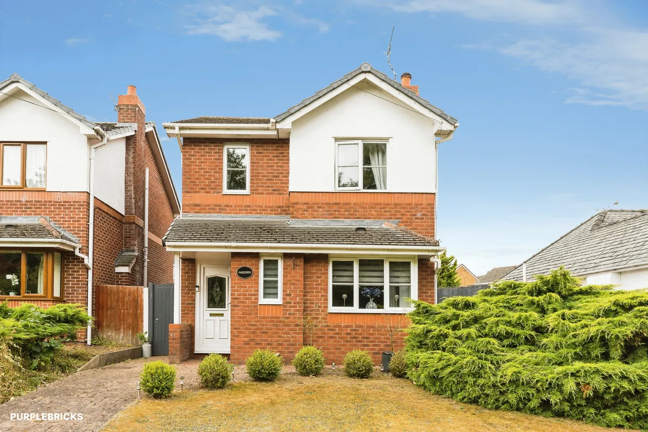 3 bed house for sale, London Road, Flint, CH6
