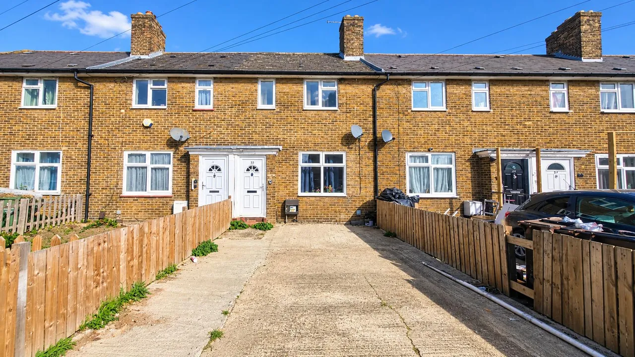 2 bed house for sale, Digby Gardens, Dagenham, RM10