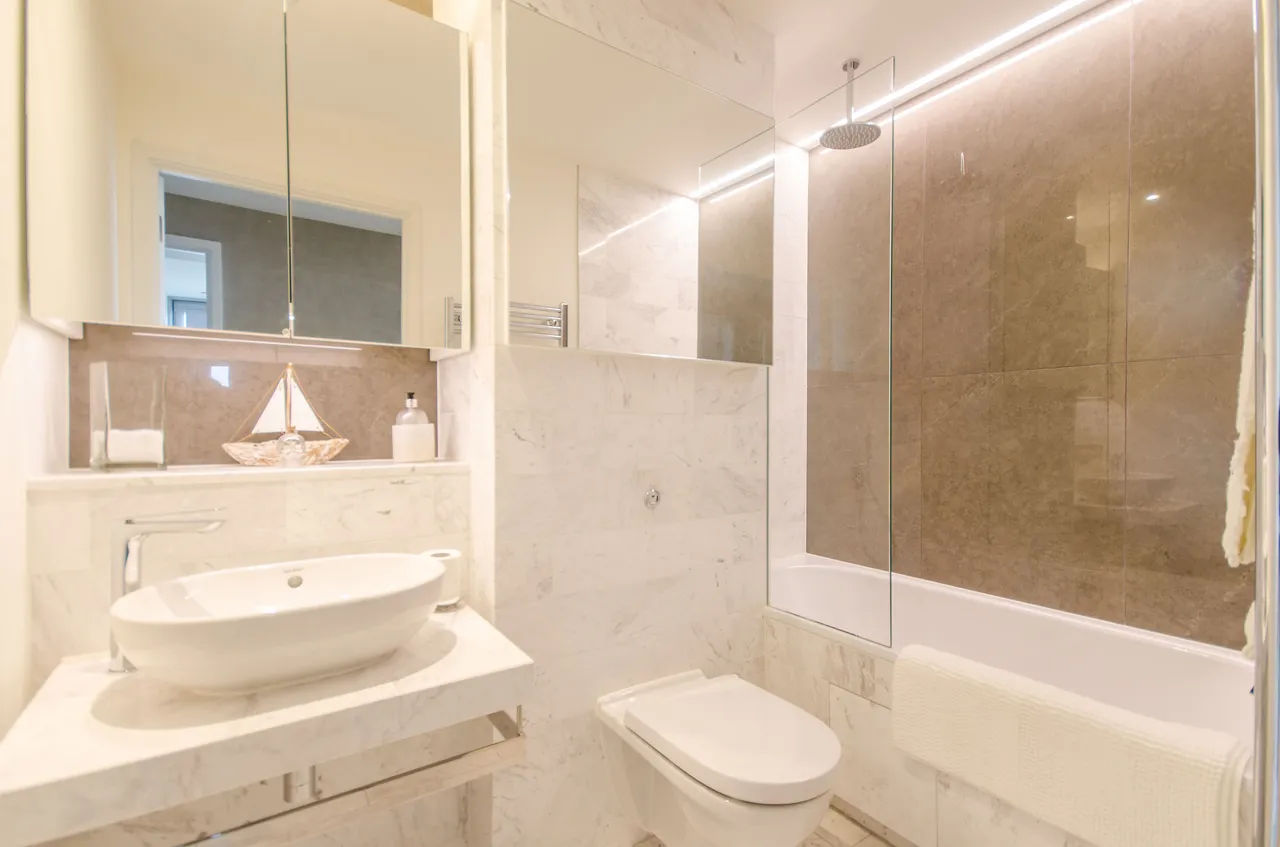 Apartment 2006, Charrington Tower, 11 Biscayne Avenue, London, photo 8