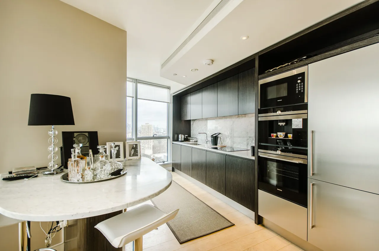 Apartment 2006, Charrington Tower, 11 Biscayne Avenue, London, photo 2
