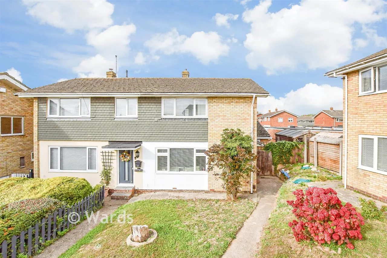 3 bed house for sale, Falcon Green, Larkfield, ME20