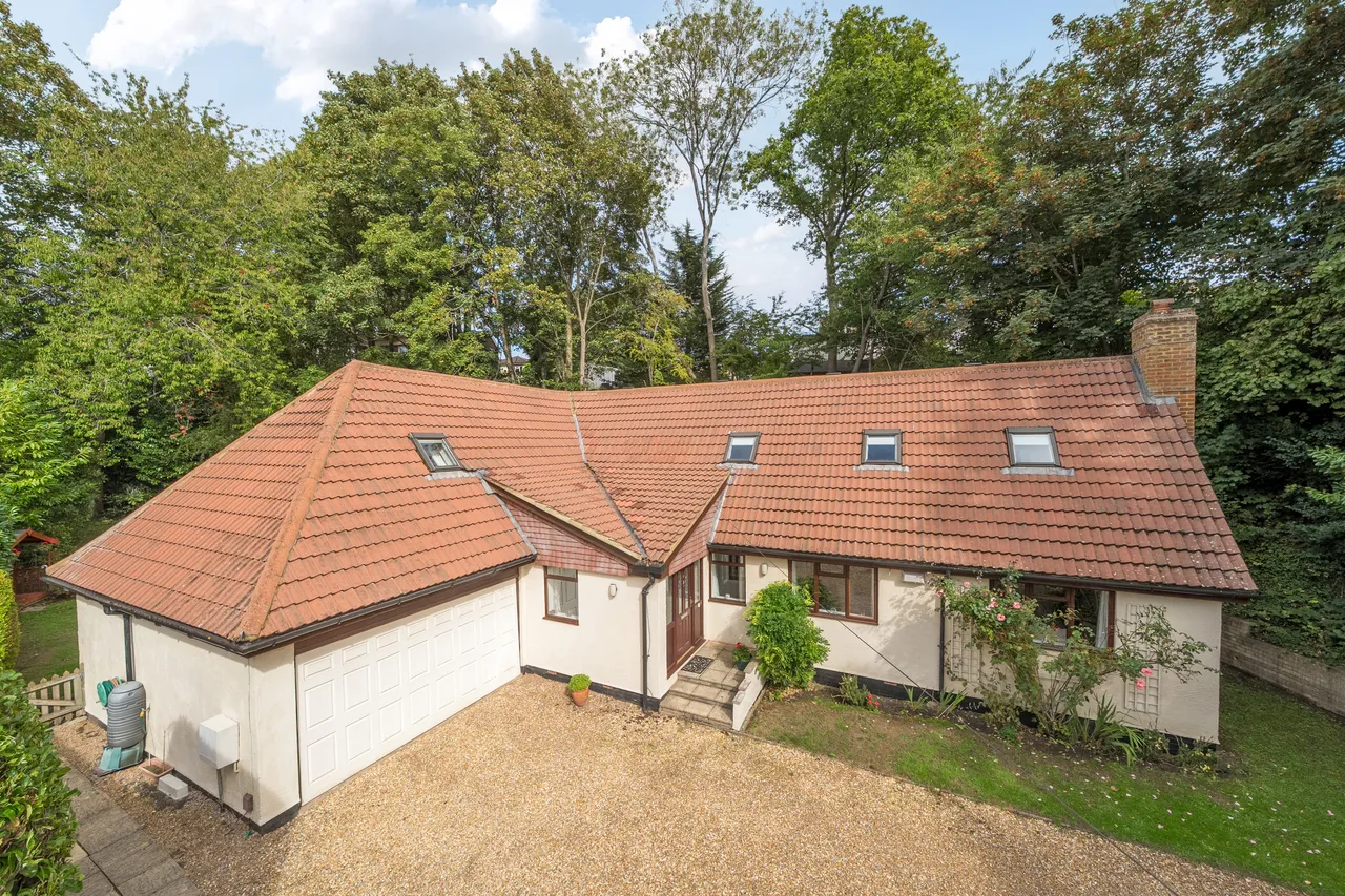 5 bed house for sale — Roffes Lane, Caterham, CR3