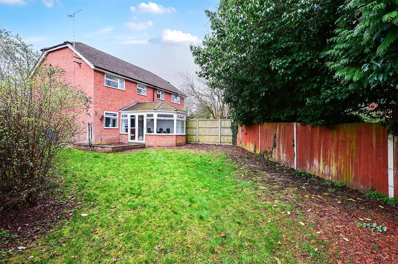 Coxmoor Close, Church Crookham, Fleet, Hampshire, GU52 6ES, photo 9