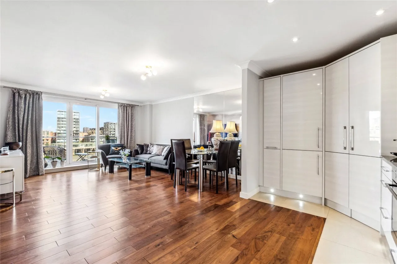 Chatfield Road, London, SW11, photo 2