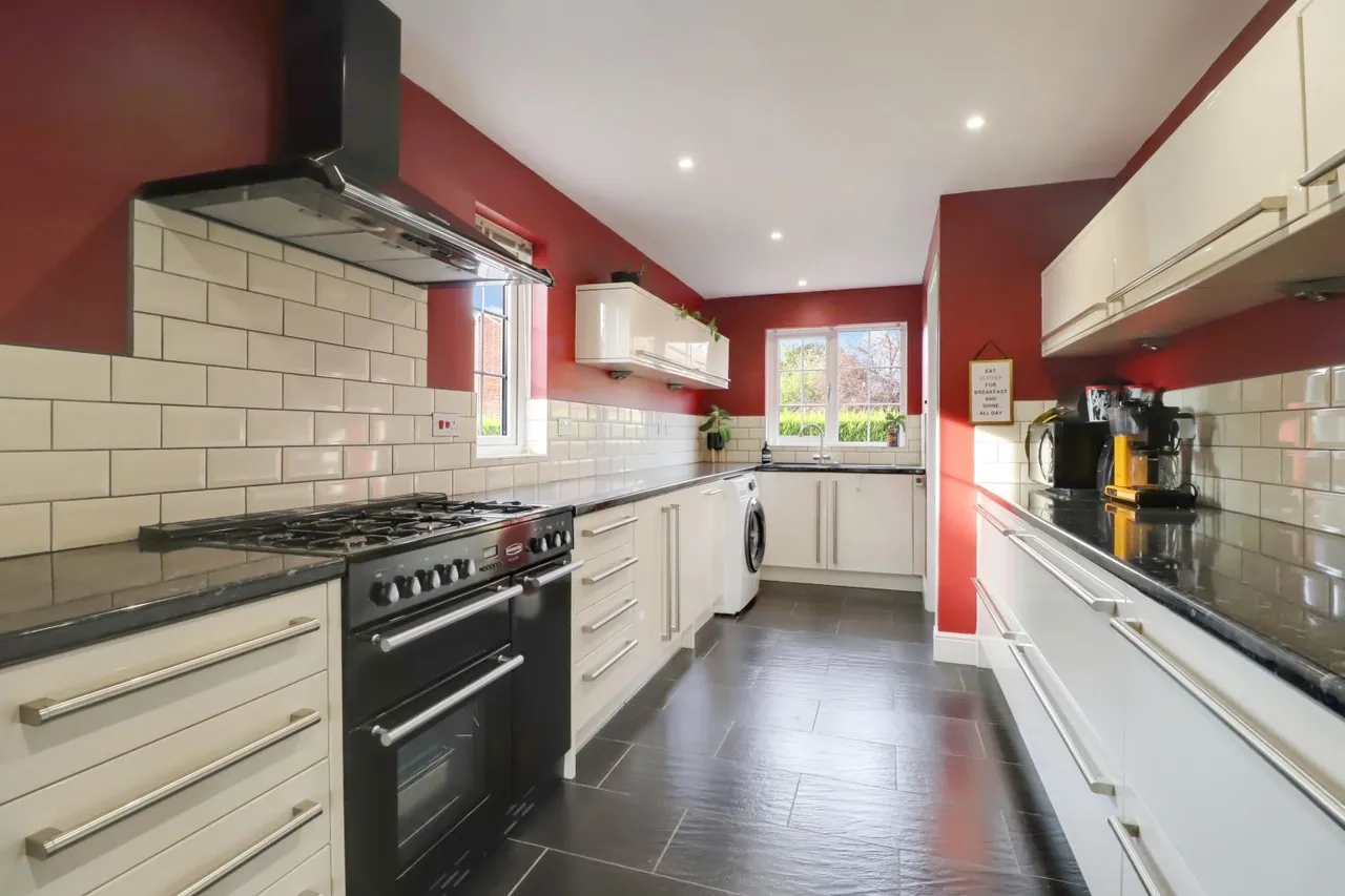 Oregano Way, Guildford, GU2, photo 2