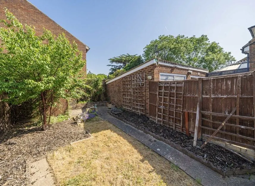 Scotts Avenue, Sunbury-On-Thames, TW16, photo 7