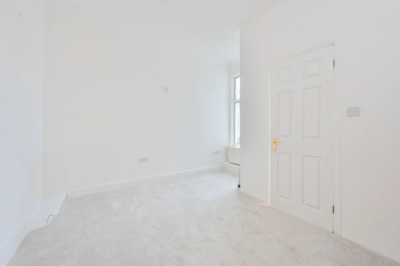 88 Carlyle Road, London, photo 7
