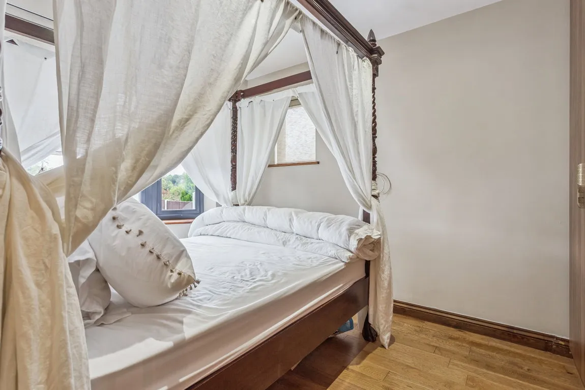Hillside Crescent, Northwood, HA6, photo 9