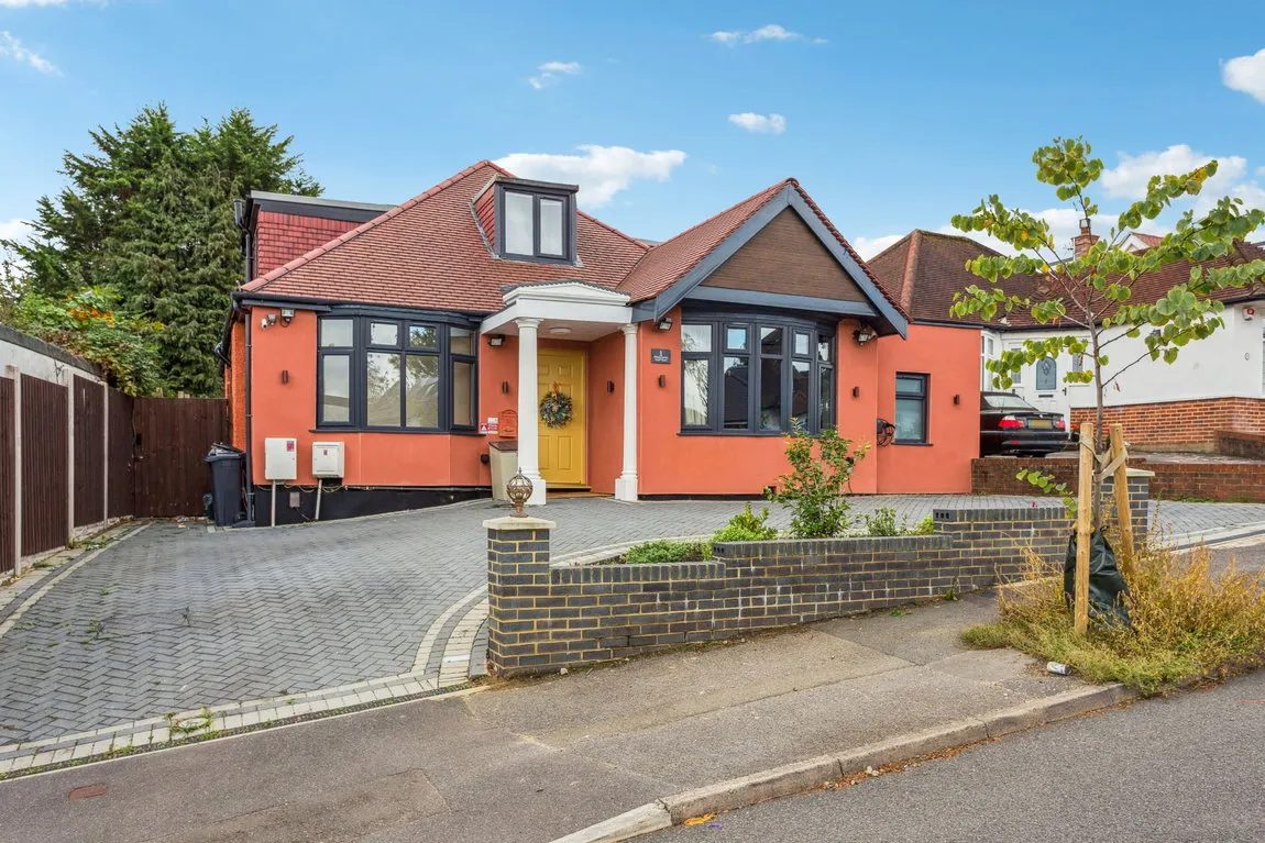 3 bed house for sale, Hillside Crescent, Northwood, HA6
