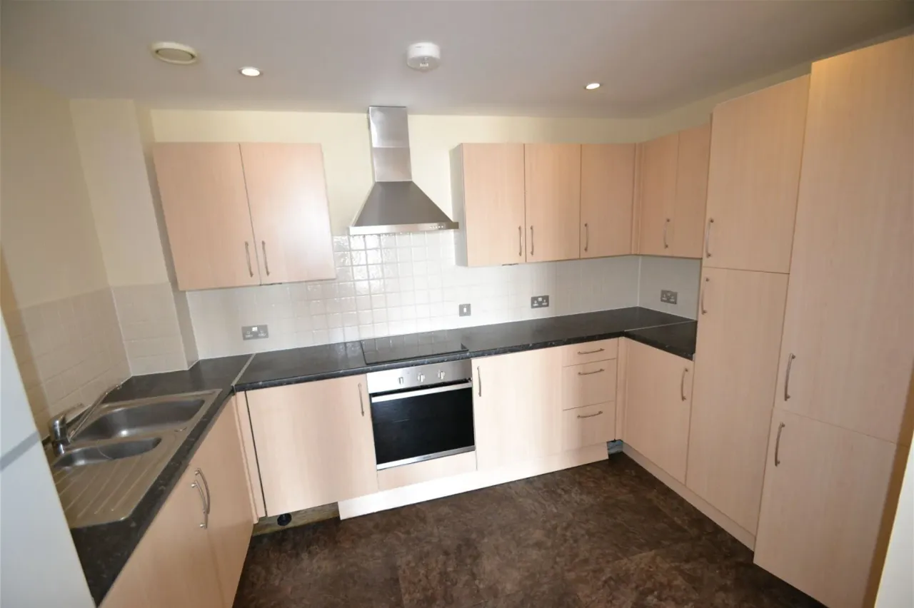 Hepworth Way, Walton-on-thames, KT12 1DP, photo 4