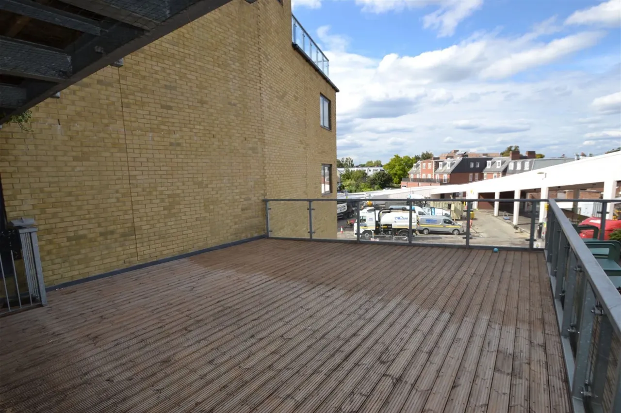 Hepworth Way, Walton-on-thames, KT12 1DP, photo 3