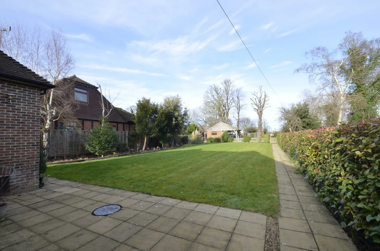 Thames Side, Staines-upon-Thames, photo 13