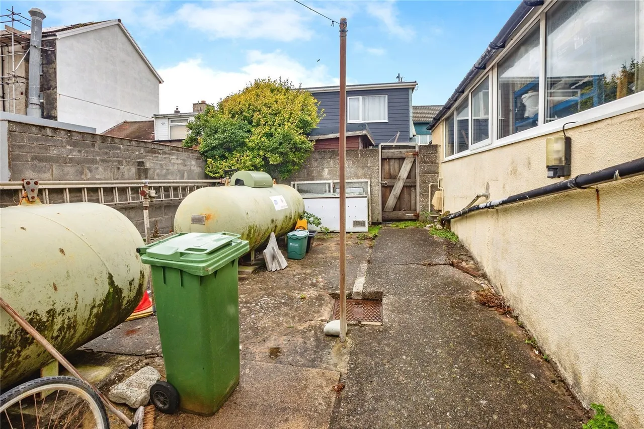 High Street, Borth, SY24, photo 17