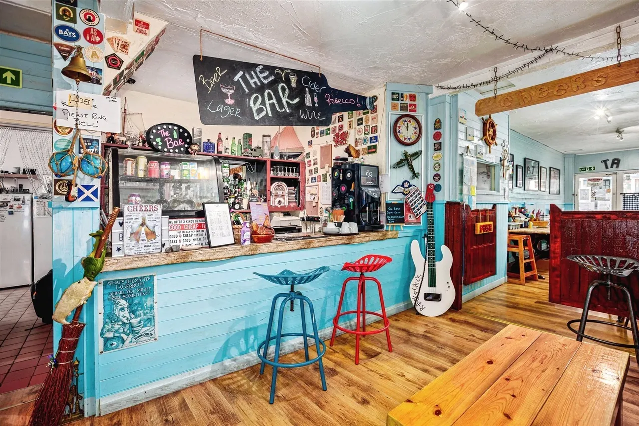 High Street, Borth, SY24, photo 13