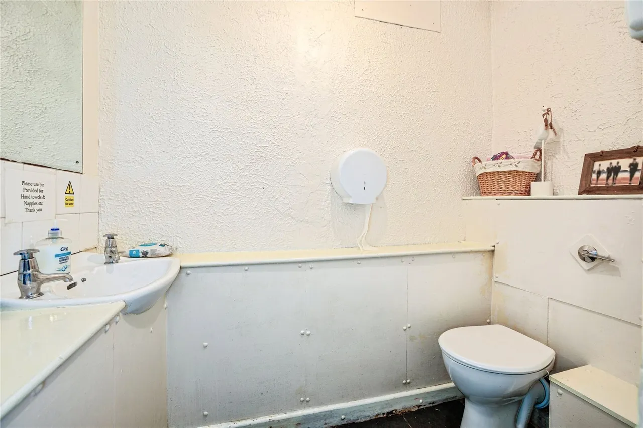 High Street, Borth, SY24, photo 9