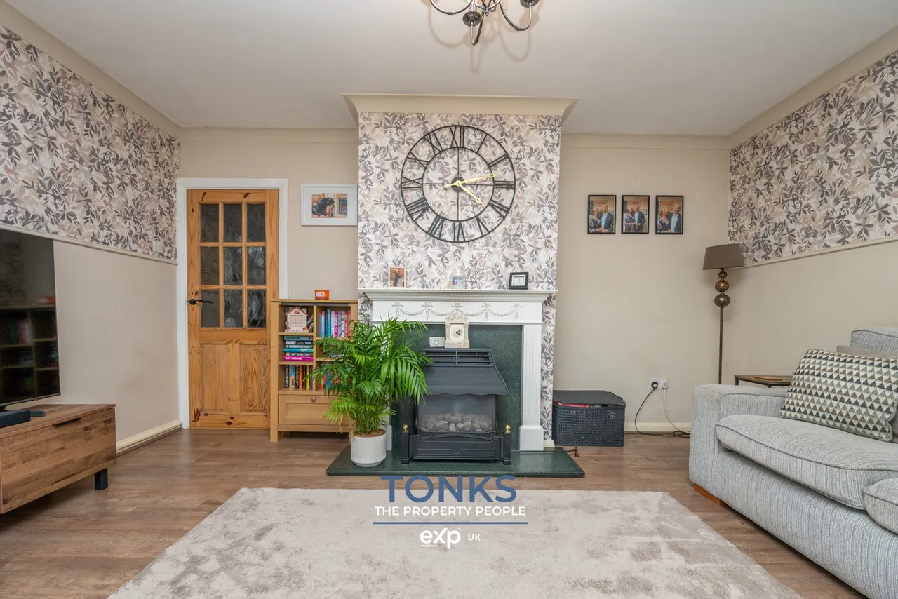 Woodfield Avenue, Oldbury, B69, photo 2